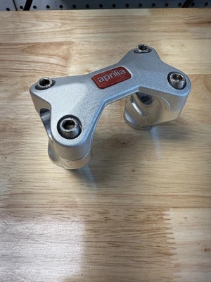 Elevadores de barra Aprilia Tuono V4R 2012 Foto 1 de 4