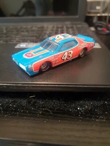 LOOSE, RICHARD PETTY #43 STP '77 DODGE CHARGER, RACING CHAMPIONS 1:64 - Picture 1 of 7