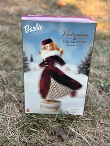 2000 Victorian Ice Skater Barbie Puppe Special Edition Mattel Vintage Neu in OVP - Bild 1 von 2