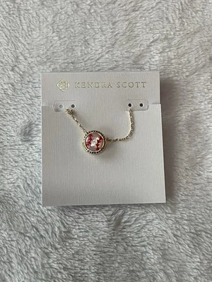 Collar colgante corto dorado de béisbol Kendra Scott en marfil nácar Foto 1 de 4