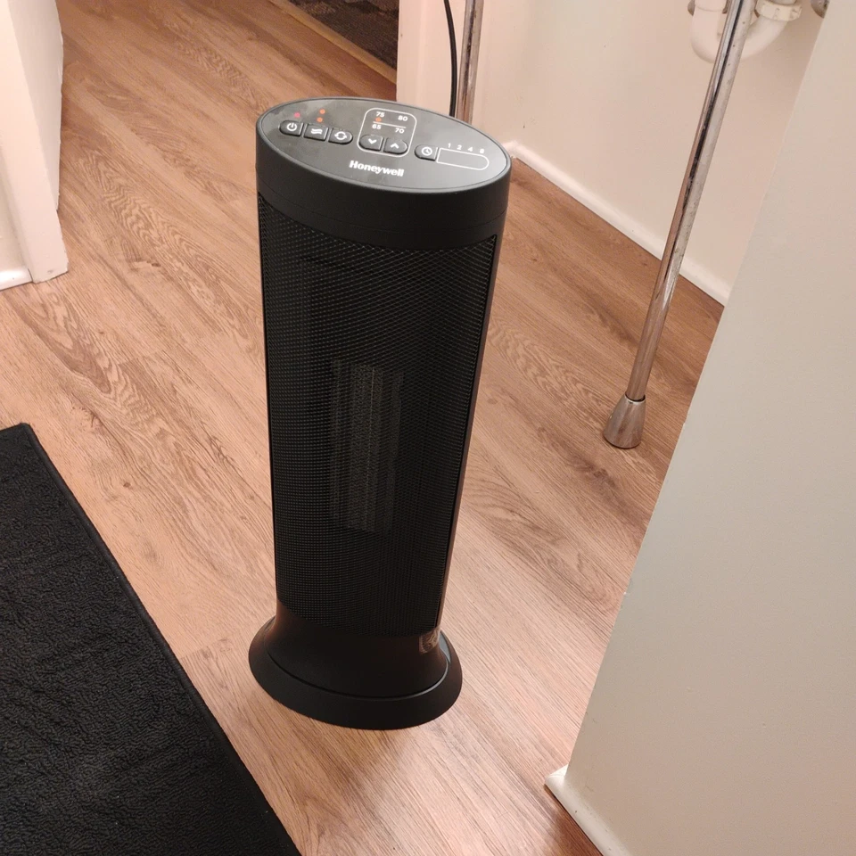 Honeywell Oscillating Heater - Image 1 of 4