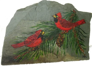 Hermosa roca de pizarra - 2 ramas rojas de cardenal y pino - pintadas a mano 9"x6,5" - Imagen 1 de 9