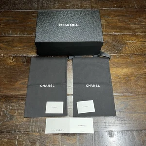 CHANEL Leerschuh Sneaker Aufbewahrung Black Box 13,25x8,5x5" 2 Logo Staubbeutel Tissue - Bild 1 von 16