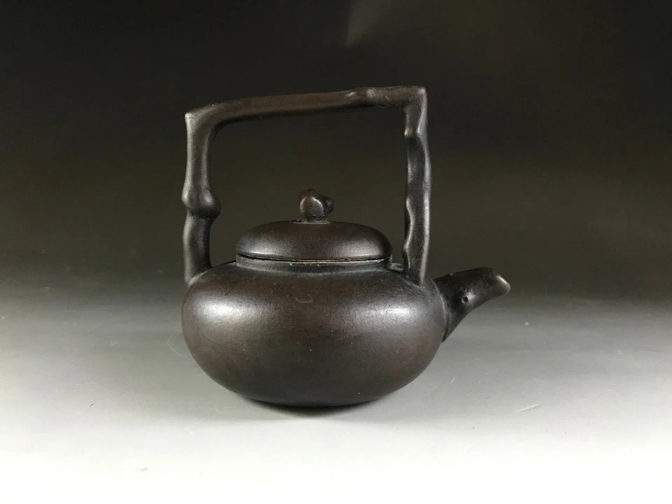 Rara tetera china de porcelana de arcilla púrpura de la dinastía Qing Foto 1 de 4