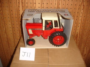 1/16 International 1586 Tractor, Grey box variation - new in box - Picture 1 of 4