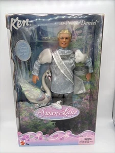 2003 Ken come Principe Daniel Barbie del Lago dei Cigni NRFB B2768 - Foto 1 di 7