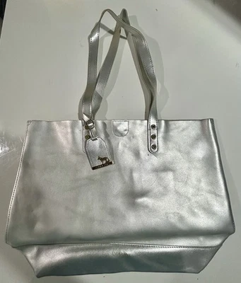 Bolso de Mano Emma Fox Metálico Plateado, Cuero Sintético, Excelente Estado Foto 1 de 4
