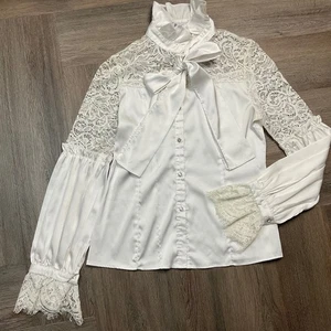 Paccio Bluse Damen Medium weiß Spitze viktorianisch Rüschenkragen Schleife Langarm - Bild 1 von 8
