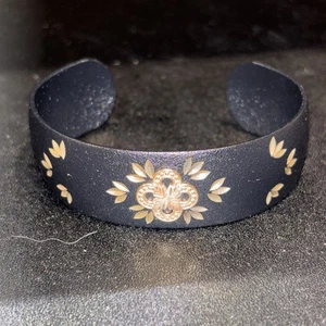 Vtg Coleman Co Black Hills 12K Gold Leaf Emblem Black Powder Cuff Adj. Bracelet - Picture 1 of 20