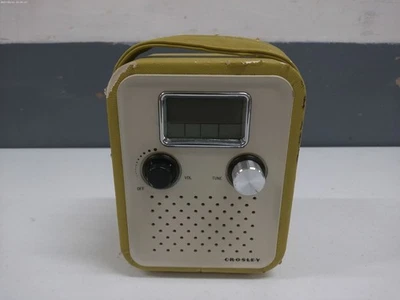 Crosley CR8006A-GR Portable AM/FM Radio Retro Style Yellow 2013 - Image 1 of 4