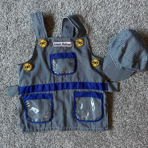 Melissa & Doug Vestito Direttore Ferroviario Bambino Ragazzo Tg 3-6 (Personalizzato) - Foto 1 di 2