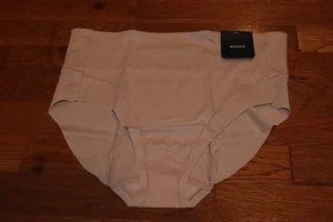 BNWT SPANX SPANXsupersmooth™ Contouring Hi-Leg Brief Size Large MSRP $24!! - Picture 1 of 7