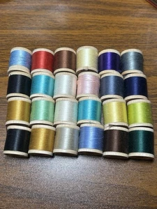 24 Mini Fadenspulen verschiedene Farben meist pastellfarben - Bild 1 von 4