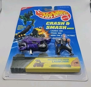 RARE 1995 HOT WHEELS CRASH & SMASH BIKES CYBER FORCE WITH LAUNCHER NEW ON CARD - Picture 1 of 4