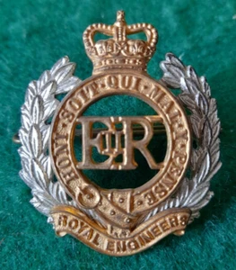 Royal Engineers - R.E. QC Officer's Silver and Gilt Cap Badge - Picture 1 of 2