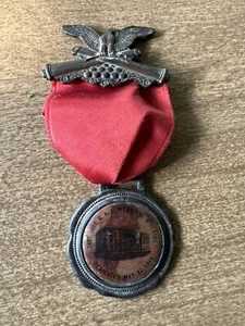 GAR Memorial Building Kansas Metal Ribbon Pin back 1914 - Bild 1 von 4