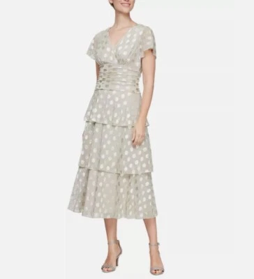 Vestido SL Fashions Metálico Punteado Cintura Acanalada Dorado Champagne Precio de venta sugerido por el fabricante: $119.00 Foto 1 de 4