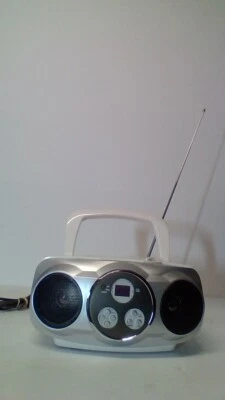Reproductor de discos compactos insignia AM/FM. Funciona como debería. Pequeño reproductor muy lindo Foto 1 de 4