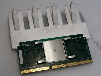 Intel Celeron 333MHz with Heatsink, 128MB Cache, FSB 66MHz, SL2WN, Slot 1, WORKS - Image 1 of 3