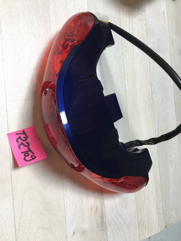 Aprilia 8224446 feu arrière complet bleue scarabeo 50 100 cm3 - Photo 1/4