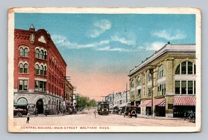 Postal MA Waltham Massachusetts Main Street Central Square coches de colección personas - Imagen 1 de 2