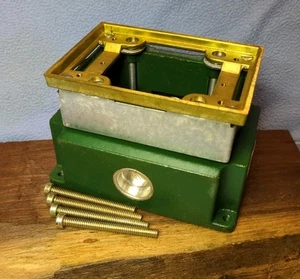 T&B Steel City 641  Single Gang Floor Box Cast Iron 3/4" Cond.Tapp. + hdwr NOS  - Picture 1 of 7
