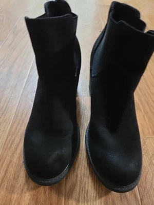 WOMEN'S SUEDE-LIKE FABRIC BLACK SLIPON 3" ANKLE HIGH BOOTS 6.5 STRETCH SIDES  - Image 1 of 4