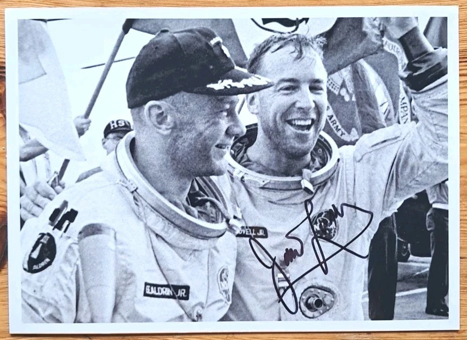 James Jim Lovell Orig Autogramm signiert APOLLO 13 Astronaut - Foto 13 x 18 - Bild 1 von 1