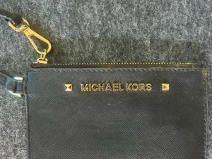 Michael Kors Geldbörse schwarz mit goldenen Akzenten Reißverschluss 5,5 x 4 Zoll Karten - Bild 1 von 3
