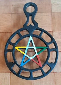 Vintage Cast Iron 5 Pointed Star Pentagram 3-footed FREEMASON Symbol Trivet - Picture 1 of 9