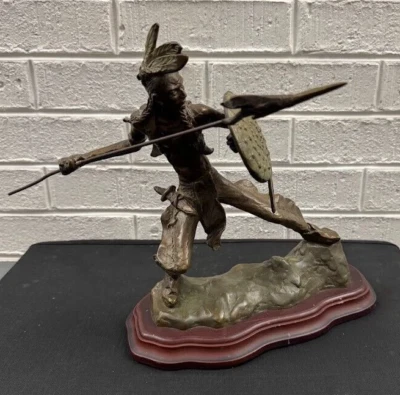 Escultura de guerrero indio americano vintage de bronce macizo Foto 1 de 4