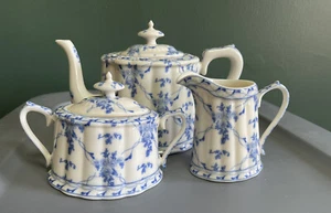 Tetera, crema, azucarero rosa brocado Skye McGhie vides florales azules - Imagen 1 de 13