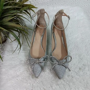NWOT Jewel Badgley Mischka Geranlum Bow Embellishment Kitten Sparkly Heel Pumps - Picture 1 of 9