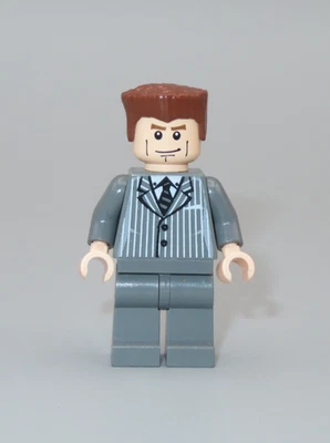 Серый костюм в тонкую полоску минифигурка Человека-паука LEGO Harry Osborn 4857 - Изображение 1 из 2