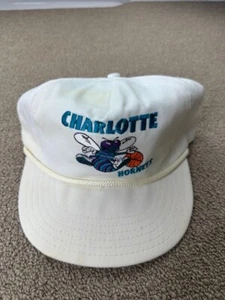 Charlotte Hornets Sombrero Camionero Snapback Gorra Blanco Baloncesto Jersey Chaqueta De Colección - Imagen 1 de 5