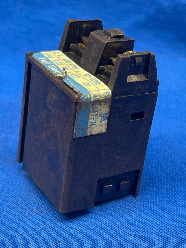 BLOQUE PULSADOR FUJI AHX511-H PRIMARIO 100/110 VOLTIOS 50/60HZ LÁMPARA 6,3 VOLTIOS 1W Foto 1 de 4