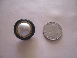6 BOTONES PERLA BORDE NEGRO ACENTO DORADO 1.12"" TALLA #189" - Imagen 1 de 1