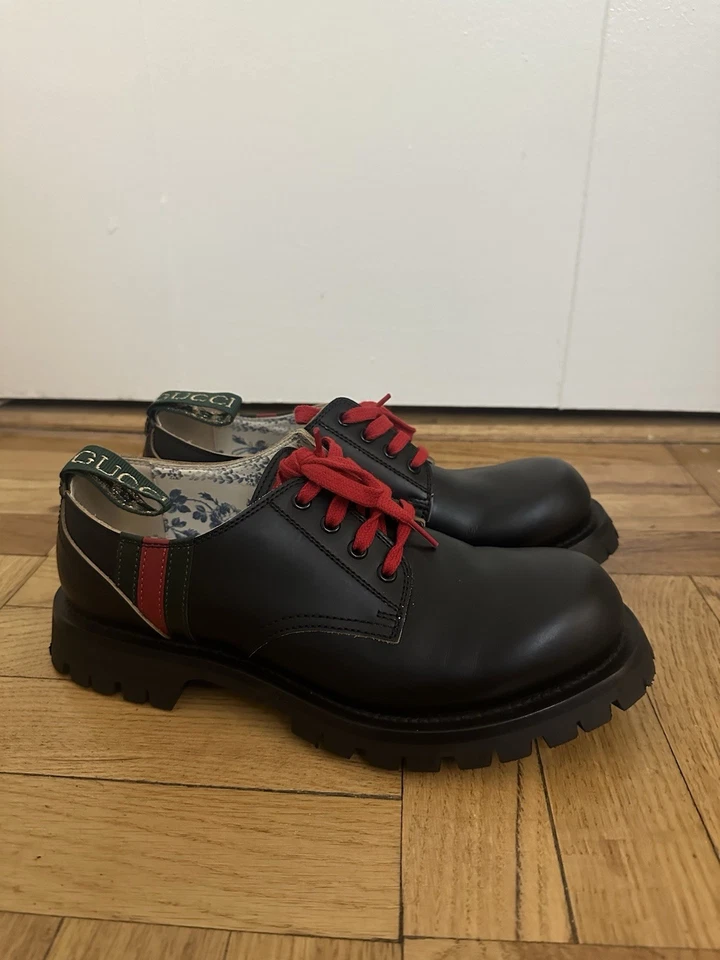 古驰 Arley 平头德比黑色皮革红色鞋带男式 7 英国/8 美国 870 美元零售 — 第 1/4 张图片