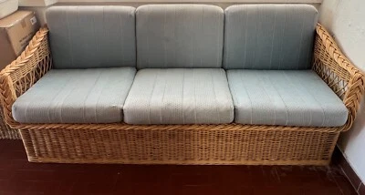 Divano in vimini con cuscini - Immagine 1 di 4