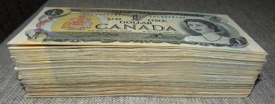 1973 X 200 CANADA ONE DOLLAR BILLS  HAVE A L@@@K - Image 1 of 2