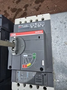 Interruttore automatico ABB SACE S5N 3 poli 400 AMP 600 VAC - Foto 1 di 3