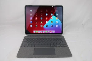 Apple iPad Pro 12,9" 2021 M1 128 GB WiFi + Cellular mit Logitech ComboTouch - Bild 1 von 5