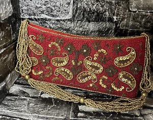 Vintage BOUGAINVILLEA clutch Purse 👛with BEAUTIFUL Beaded Flowers - Picture 1 of 12