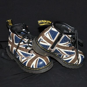 Dr. Martens Stiefel BRITISCHE FLAGGE Delaney Union Jack US 6 UNISEX Kinder Kleinkind Schnürsenkel - Bild 1 von 10
