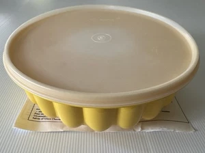 Vintage Tupperware Jelly Jel-Ring Jello Mould Lidded Round 23.5cm Free Postage - Picture 1 of 11
