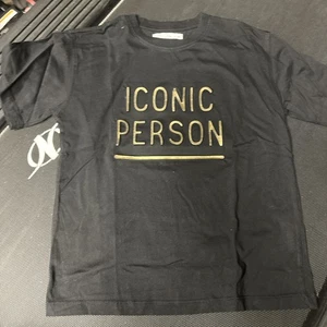 Zara Kids T Shirt 8-9 Boys Black Gold Iconic Person Casual Short Sleeve - Picture 1 of 5