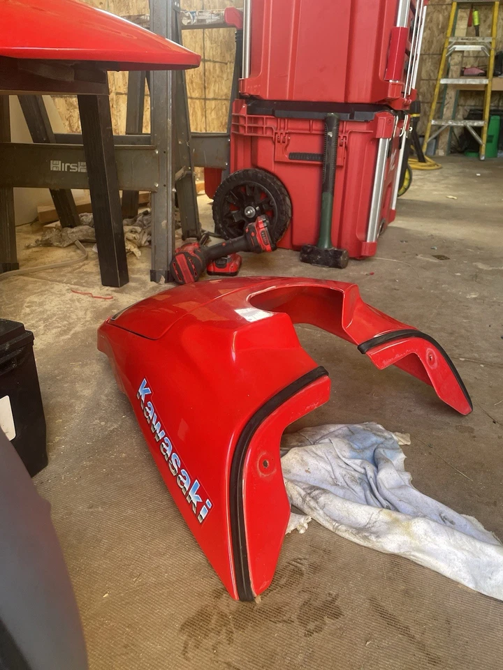 Capuz de comparação de armazenamento chave para 1999 Kawasaki Jet Ski Ultra 150 - Imagem 1 de 4