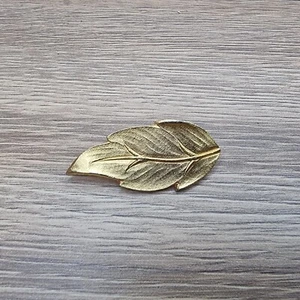 Vintage Brosche Blatt aus vergoldetem Metall - signiert Yves Rocher - Bild 1 von 3