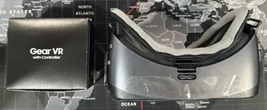 Samsung Gear VR SM-R324 With Controller - Complete - Powered by oculus - Picture 1 of 6