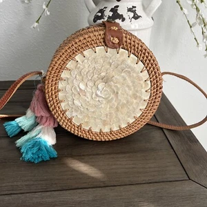 Borsa a conchiglia intrecciata a mano rotonda in paglia di rattan borsa da spiaggia Boemia - Foto 1 di 18